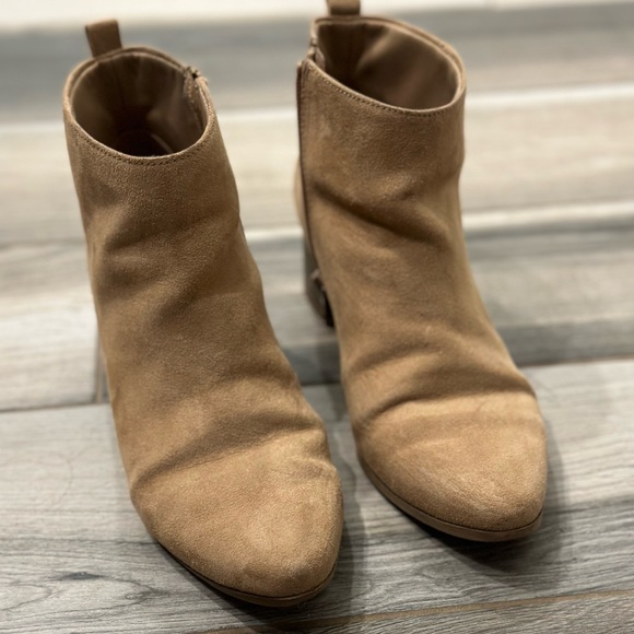 Sand colour suede-like boots from Old Navy - Picture 1 of 3